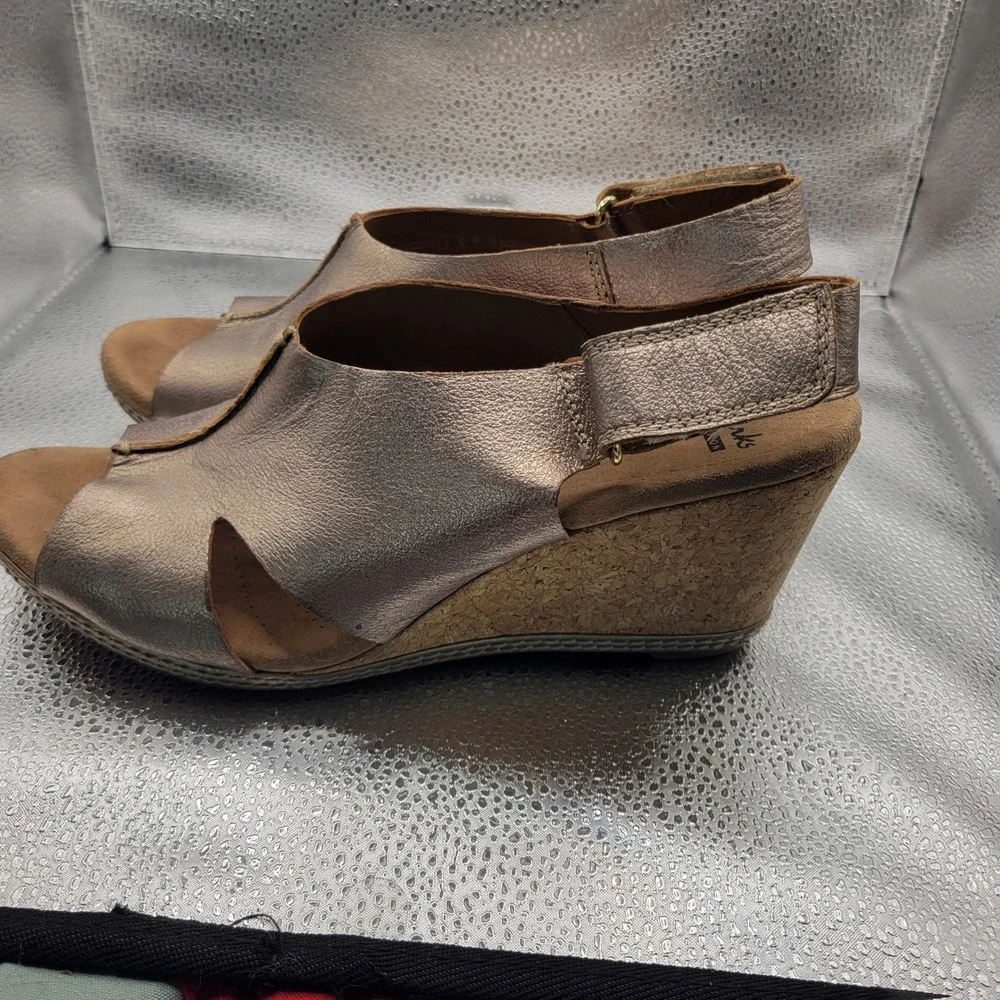 Clarks Collection Clarks Helio Float Wedge Sandals Womens Metallic 8.5 M